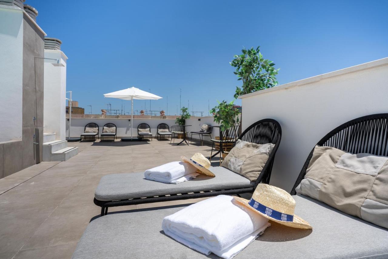 Limehome Sevilla Calle Torcuato Luca De Tena - Digital Access Εξωτερικό φωτογραφία