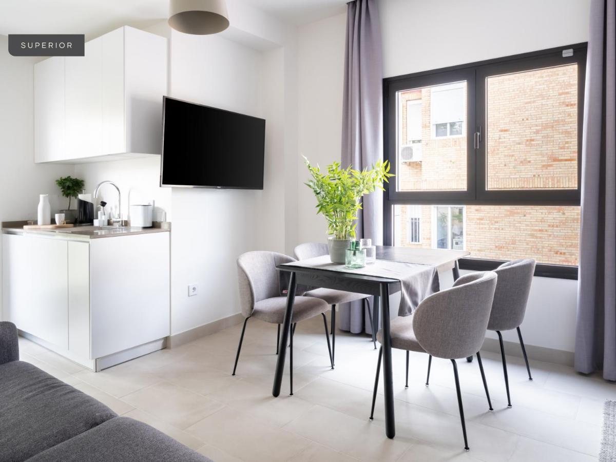 Limehome Sevilla Calle Torcuato Luca De Tena - Digital Access Εξωτερικό φωτογραφία