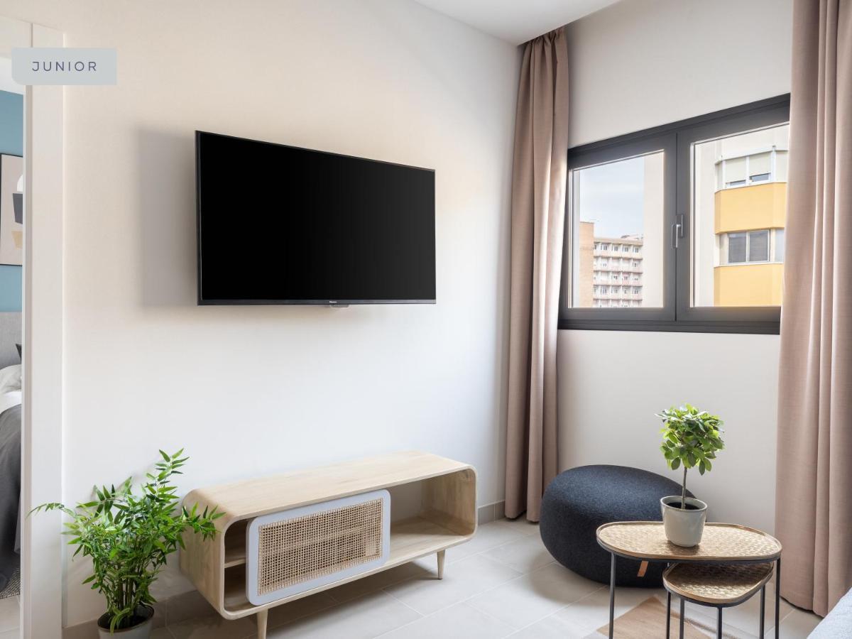Limehome Sevilla Calle Torcuato Luca De Tena - Digital Access Εξωτερικό φωτογραφία