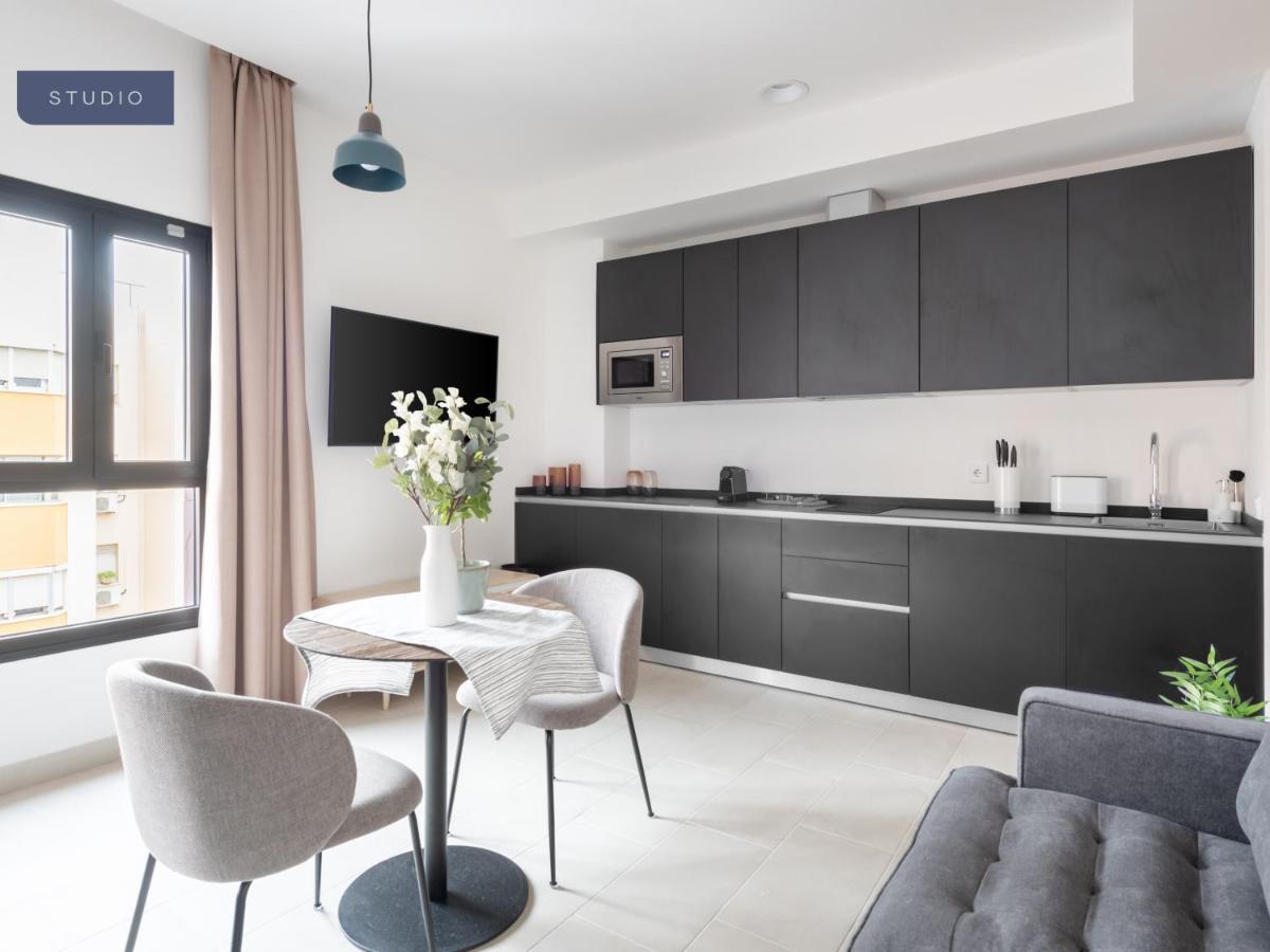 Limehome Sevilla Calle Torcuato Luca De Tena - Digital Access Εξωτερικό φωτογραφία