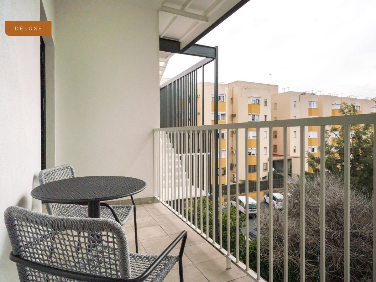 Limehome Sevilla Calle Torcuato Luca De Tena - Digital Access Εξωτερικό φωτογραφία