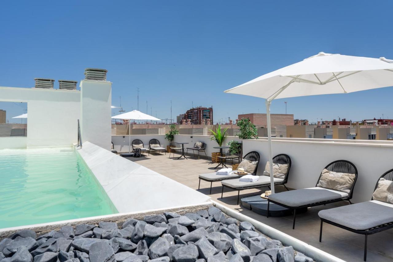 Limehome Sevilla Calle Torcuato Luca De Tena - Digital Access Εξωτερικό φωτογραφία