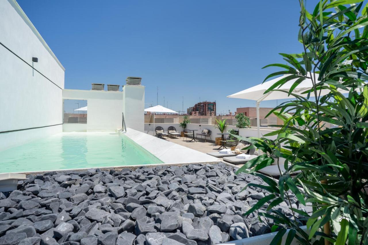 Limehome Sevilla Calle Torcuato Luca De Tena - Digital Access Εξωτερικό φωτογραφία