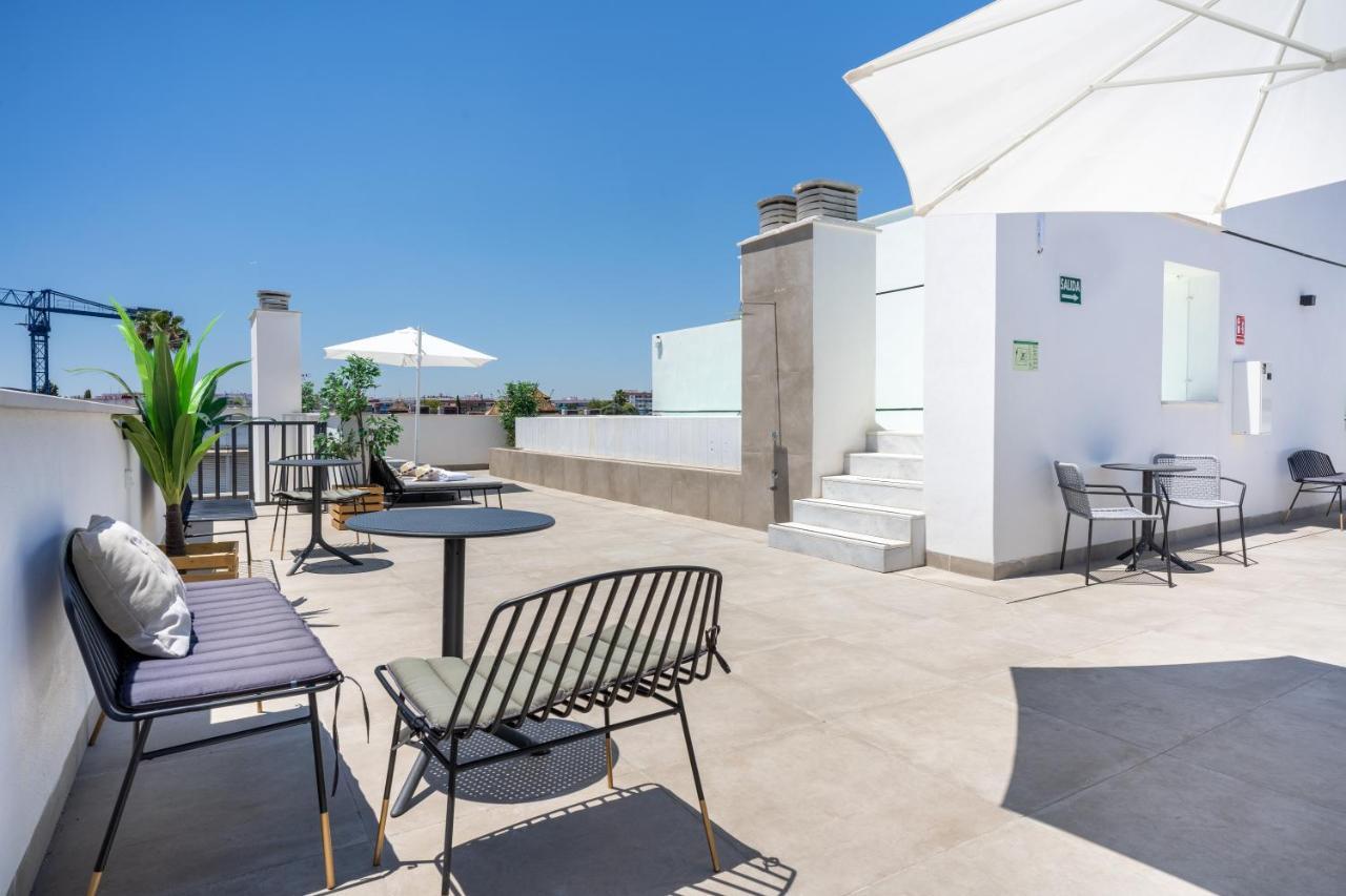 Limehome Sevilla Calle Torcuato Luca De Tena - Digital Access Εξωτερικό φωτογραφία